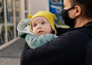 Essential Tips from the Newborn Baby Care Guide: Feeding and Sleep Basics